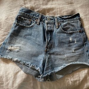 ❗️SOLD❗️Levis High Waisted Denim Shorts